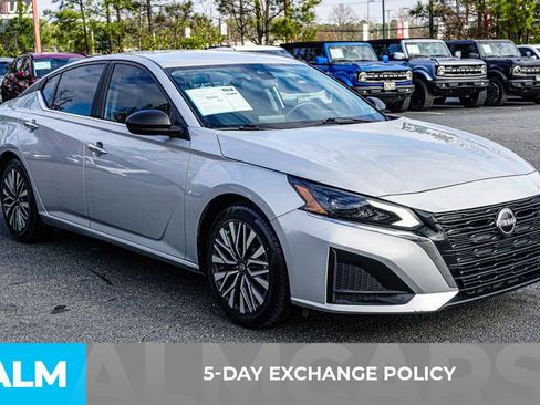 Used 2024 Nissan Altima 2.5 SV image 3