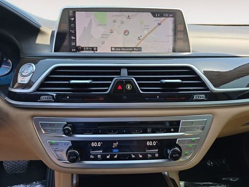 Used 2017 BMW 740i RWD image 10