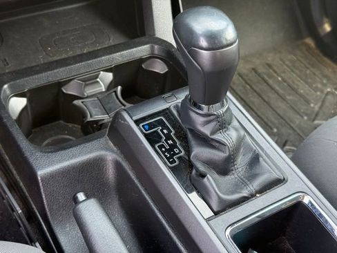 Used 2018 Toyota Tacoma TRD Off-Road AWD/4WD image 29