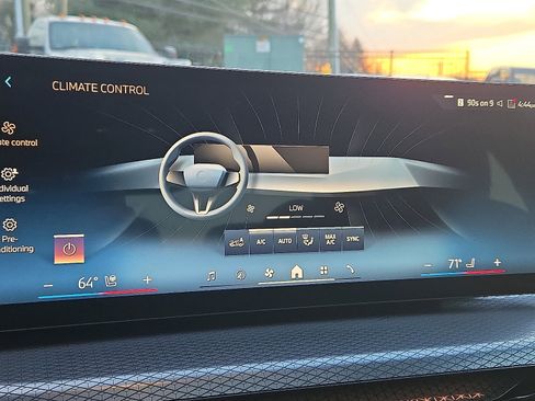 Used 2025 BMW 330i xDrive Sedan w/ M Sport Package image 17