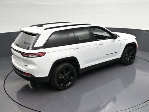 Used 2024 Jeep Grand Cherokee Limited w/ Black Appearance Package AWD/4WD image 19
