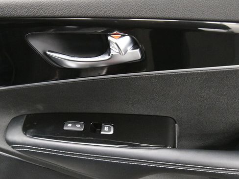 Used 2017 Kia Sorento SX image 32