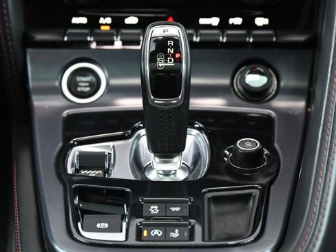 Used 2019 Jaguar F-TYPE R AWD/4WD image 37