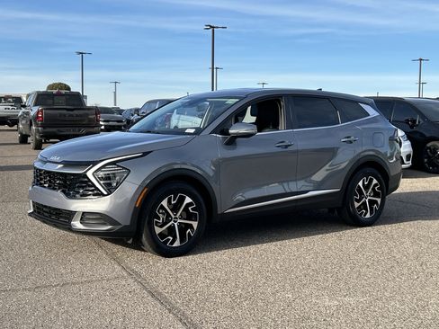 Used 2025 Kia Sportage EX image 2
