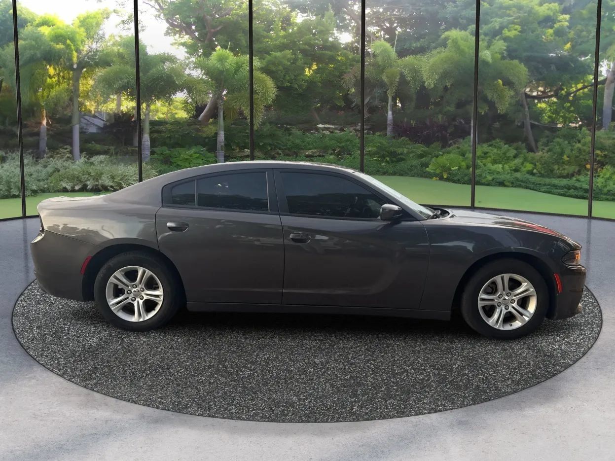 Used 2022 Dodge Charger SXT RWD image 4