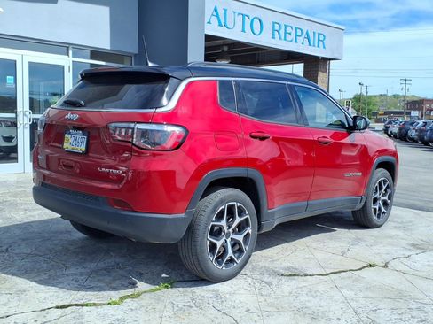 Used 2025 Jeep Compass Limited AWD/4WD image 3