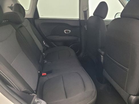 Used 2017 Kia Soul + image 19