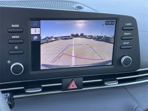 Used 2024 Hyundai Elantra SE image 17