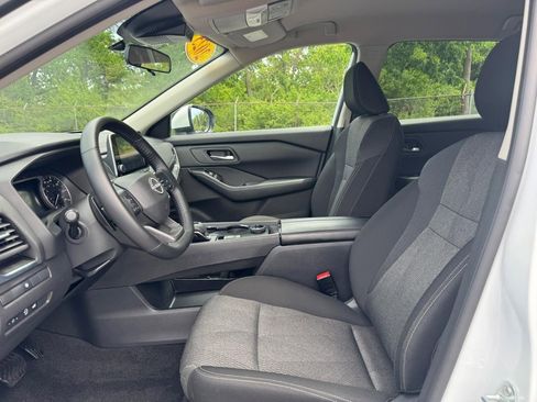 Used 2025 Nissan Rogue SV AWD/4WD image 19