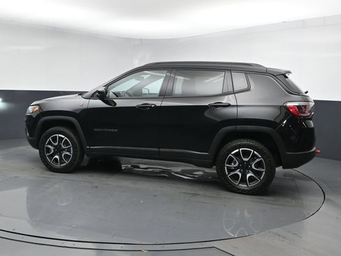 Used 2024 Jeep Compass Trailhawk AWD/4WD image 4