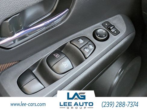 Used 2021 Nissan Kicks SR image 17