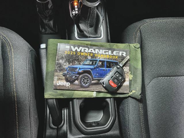 Used 2025 Jeep Wrangler Unlimited Sport AWD/4WD image 10