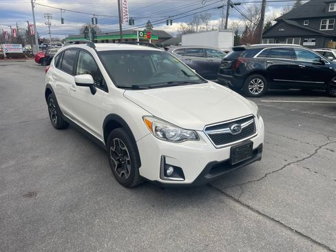 Used 2017 Subaru Crosstrek 2.0i Premium image 2