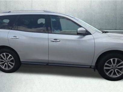 Used 2015 Nissan Pathfinder SV