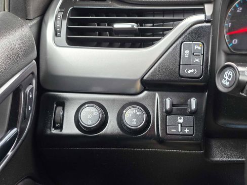 Used 2019 Chevrolet Suburban Premier w/ RST 6.2L Performance Edition AWD/4WD image 31