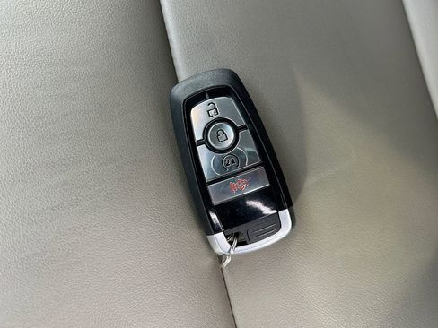 Used 2025 Ford Maverick Lariat w/ 4K Tow Package AWD/4WD image 33