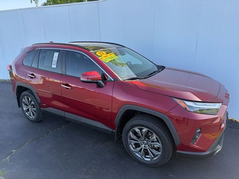 Certified 2022 Toyota RAV4 Limited AWD/4WD image 4