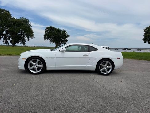 Used 2013 Chevrolet Camaro SS RWD image 2