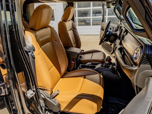 Used 2022 Jeep Gladiator Rubicon w/ Trailer Tow Package image 30