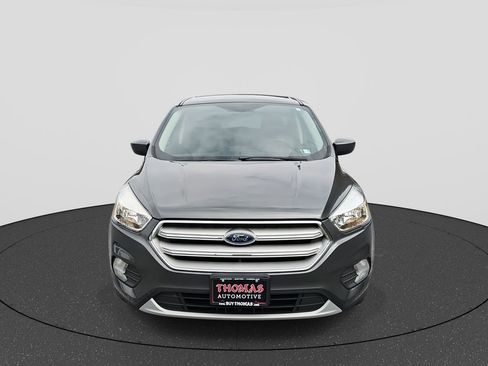 Used 2019 Ford Escape SE image 3