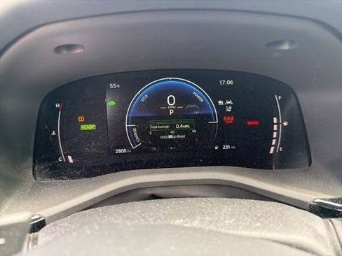 Used 2025 Toyota Camry SE w/ Convenience Package image 5