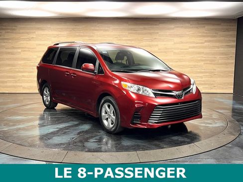 Used 2019 Toyota Sienna LE image 1
