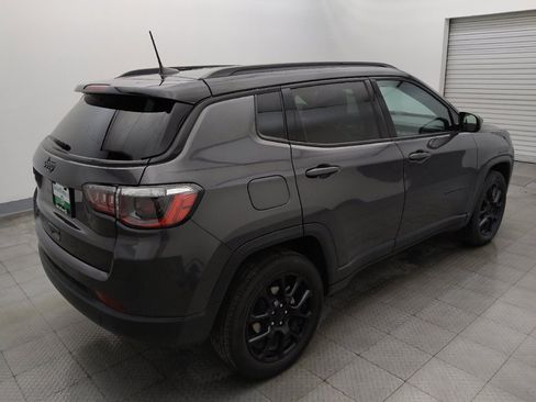 Used 2024 Jeep Compass Latitude w/ Convenience Group AWD/4WD image 9
