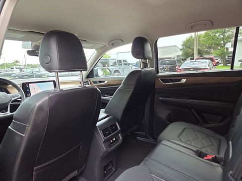 Used 2024 Volkswagen Atlas SE FWD image 21