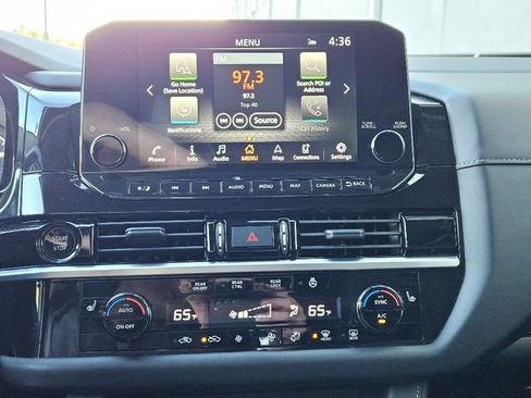 Certified 2025 Nissan Pathfinder SL image 22