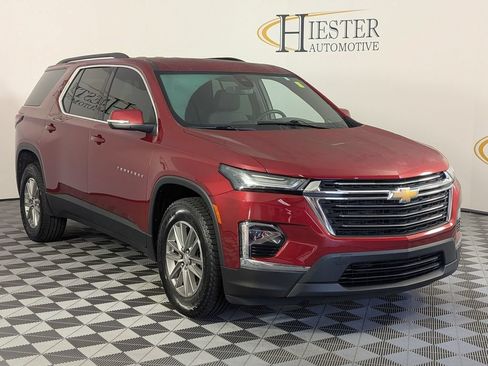Certified 2023 Chevrolet Traverse LT FWD image 2