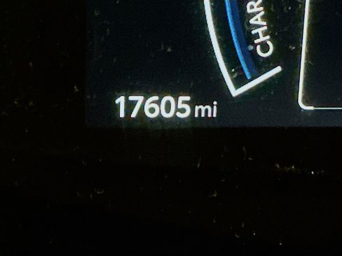 Used 2025 Toyota Camry SE w/ Multimedia Upgrade Package image 19