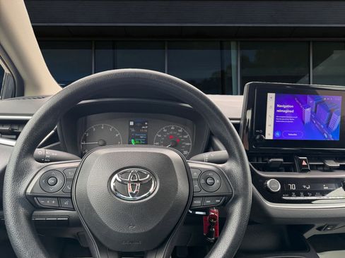 Used 2025 Toyota Corolla LE FWD image 3