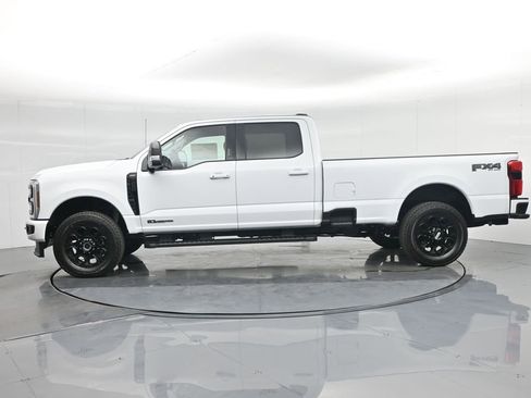 New 2026 Ford F250 Lariat w/ Black Appearance Package image 28
