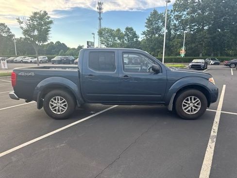 Used 2015 Nissan Frontier SV w/ SV Value Truck Package AWD/4WD image 2
