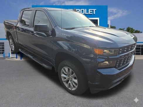 Used 2020 Chevrolet Silverado 1500 Custom w/ Custom Value Package AWD/4WD image 2