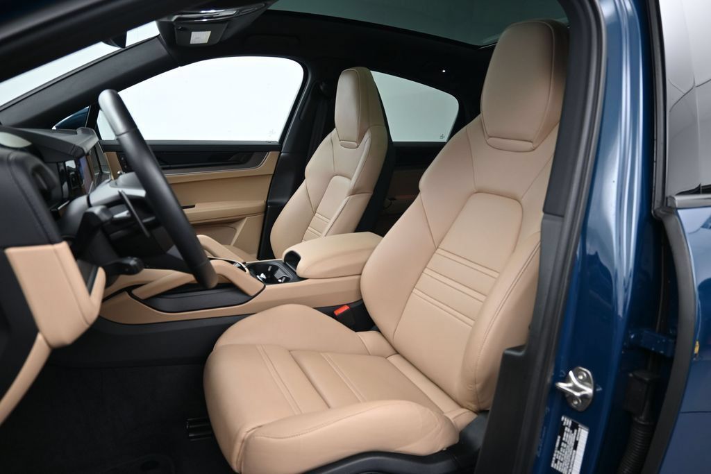 Certified 2026 Porsche Cayenne S AWD/4WD image 5