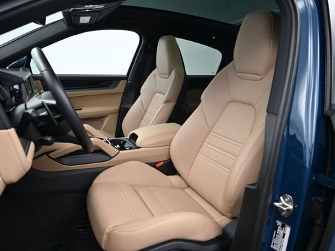 Certified 2026 Porsche Cayenne S AWD/4WD image 5