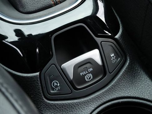 Used 2021 Jeep Compass Limited image 23