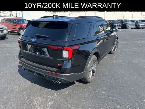 Used 2025 Ford Explorer ST image 3
