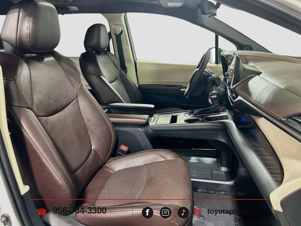 Used 2021 Toyota Sienna Platinum FWD image 31