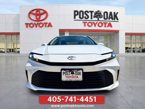 Used 2025 Toyota Camry LE FWD image 9