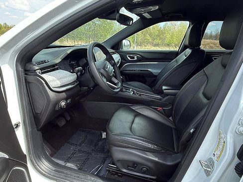 Used 2024 Jeep Compass Latitude AWD/4WD image 24