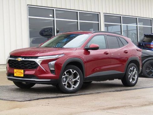 Used 2025 Chevrolet Trax LT w/ LT Convenience Package FWD image 12