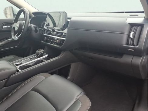 Used 2025 Nissan Pathfinder SL AWD/4WD image 23