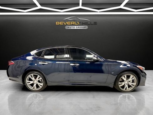 Used 2018 INFINITI Q70 Luxe w/ Sport Package AWD/4WD image 6