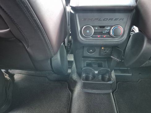 Used 2025 Ford Explorer Platinum image 20