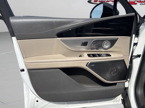 Used 2025 Lincoln Nautilus Reserve image 20