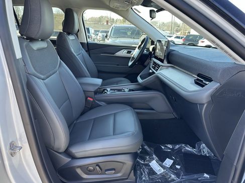 New 2026 Ford Explorer Active w/ Active Comfort Package image 16
