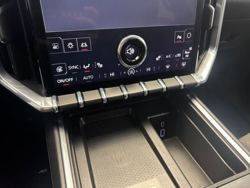 Certified 2025 GMC Acadia Elevation FWD image 19