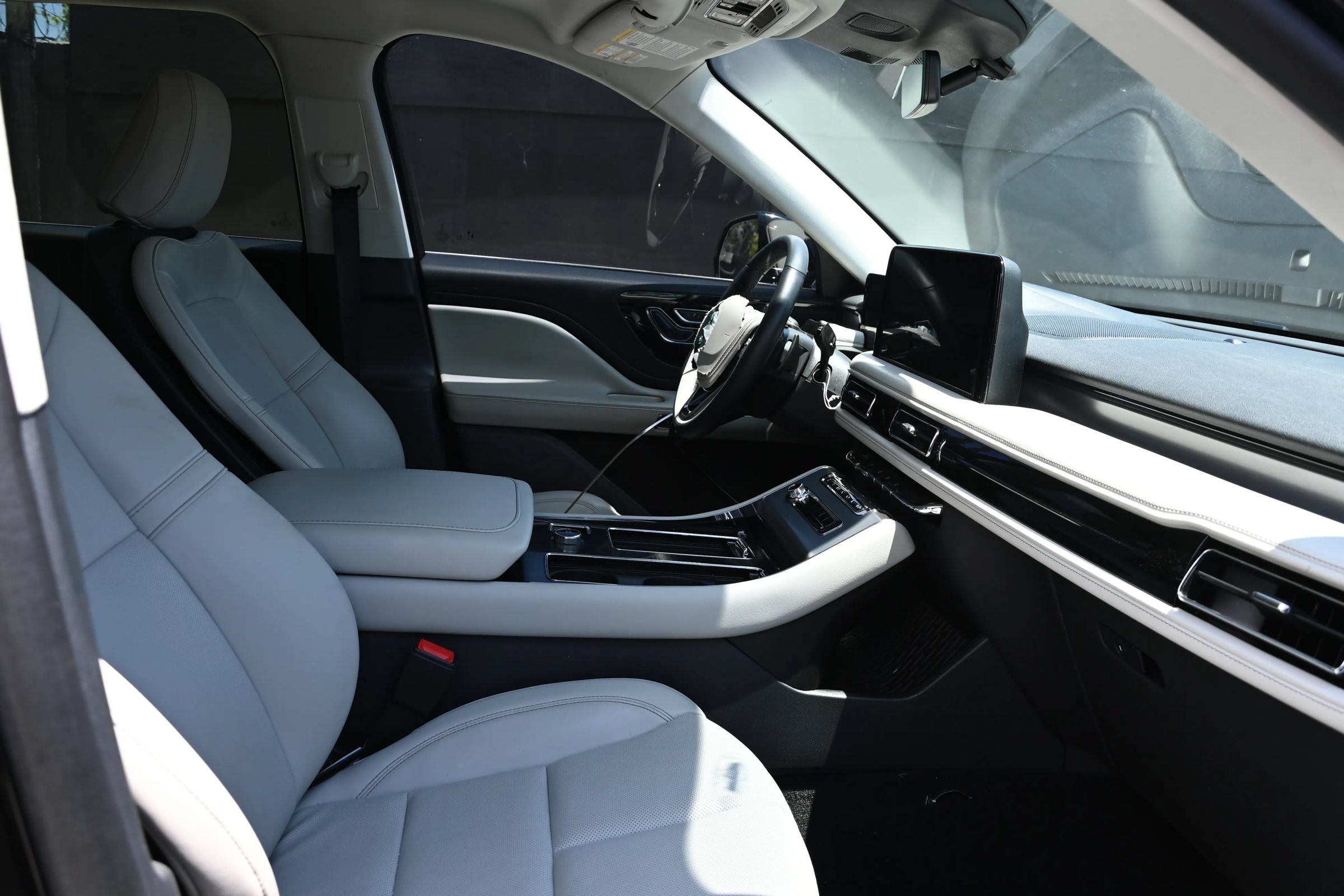 Used 2025 Lincoln Aviator 2WD image 16